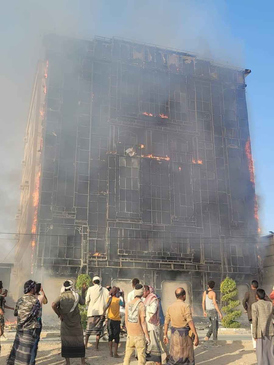 Shabwa Police explains the outbreak of a fire in a hotel under construction in the city of Ataq