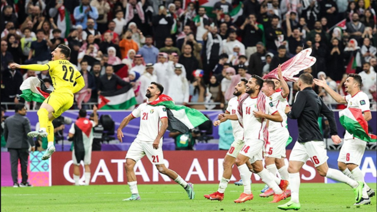 الأردن يهزم السعودية في عقر دارها في تصفيات كأس العالم 2026