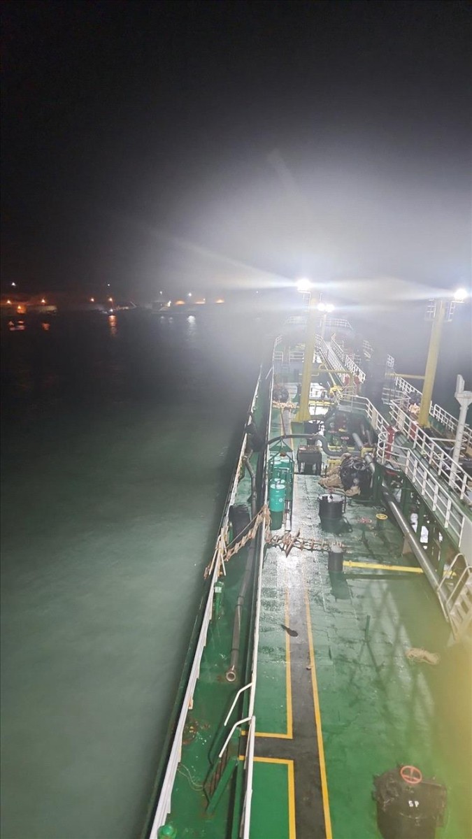 Rescuing a stranded diesel ship in Nishtun Port in Al-Mahra Governorate “Photos”