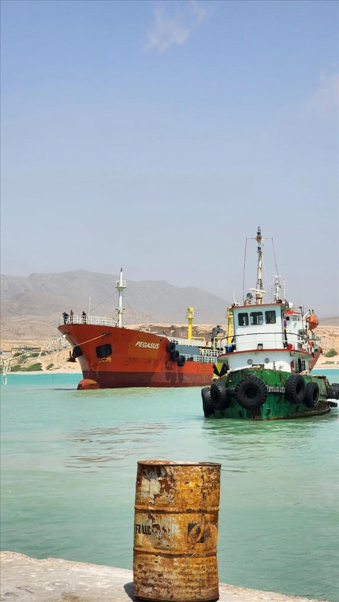 Rescuing a stranded diesel ship in Nishtun Port in Al-Mahra Governorate “Photos”