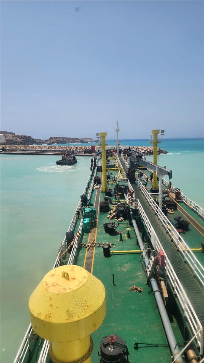 Rescuing a stranded diesel ship in Nishtun Port in Al-Mahra Governorate “Photos”