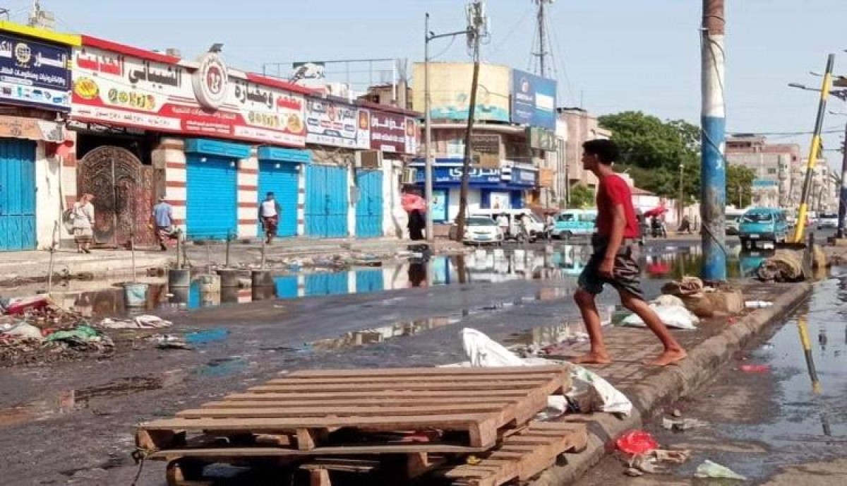 Sewage water floods the streets of Sheikh Othman