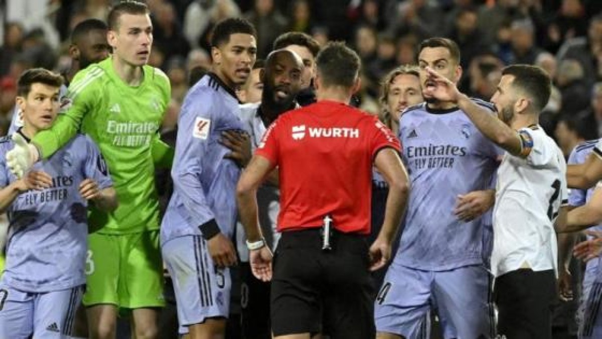 Similar to Euro 2024... implementing the “talking to the referee” law in the Spanish League