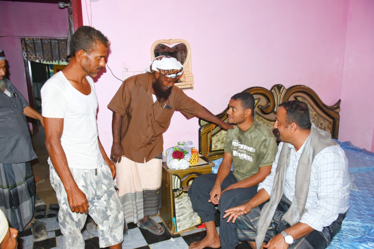 Agent “Nuba” pays a holiday visit to the crippled war wounded in Lahj