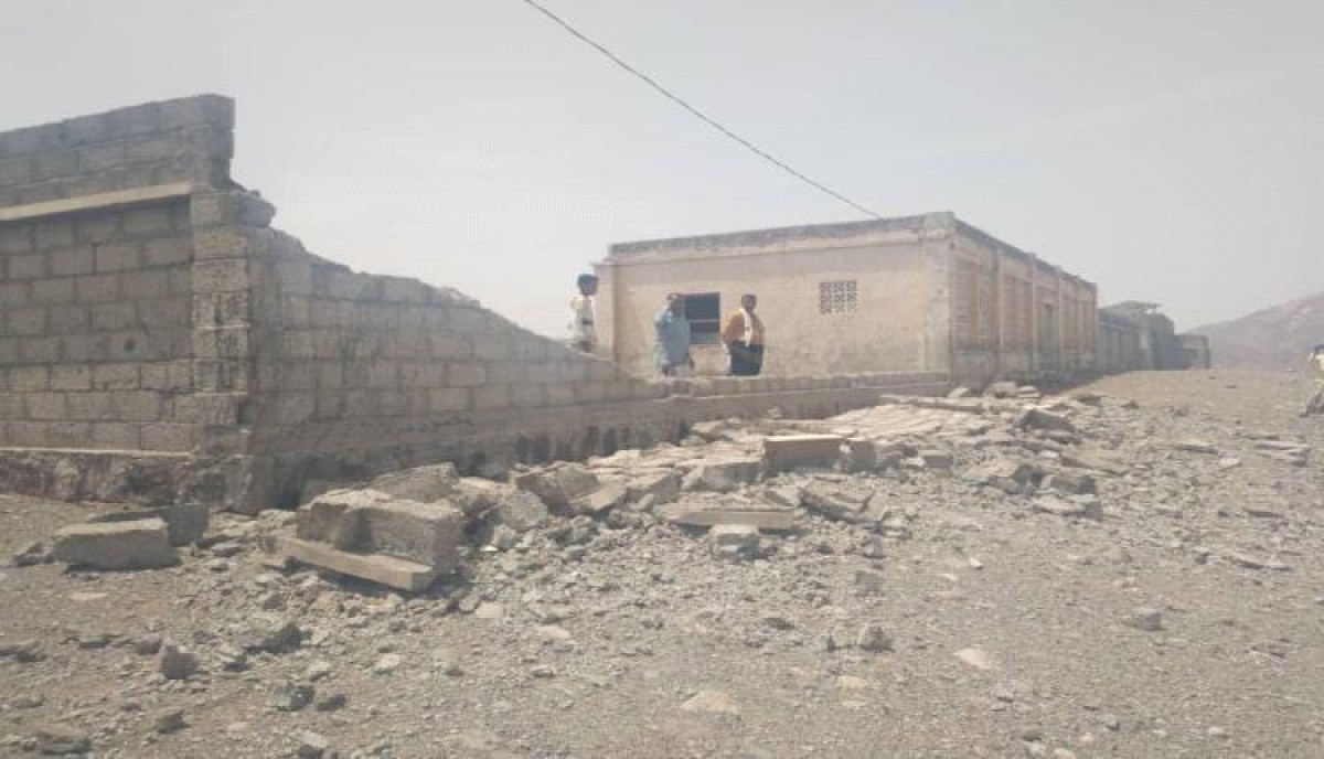 A school wall fell and another was damaged due to strong winds yesterday in Lahj