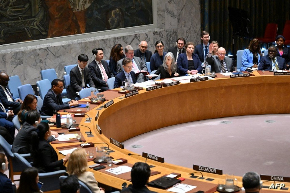 The Security Council adopts a resolution demanding that the Houthis stop all attacks on ships