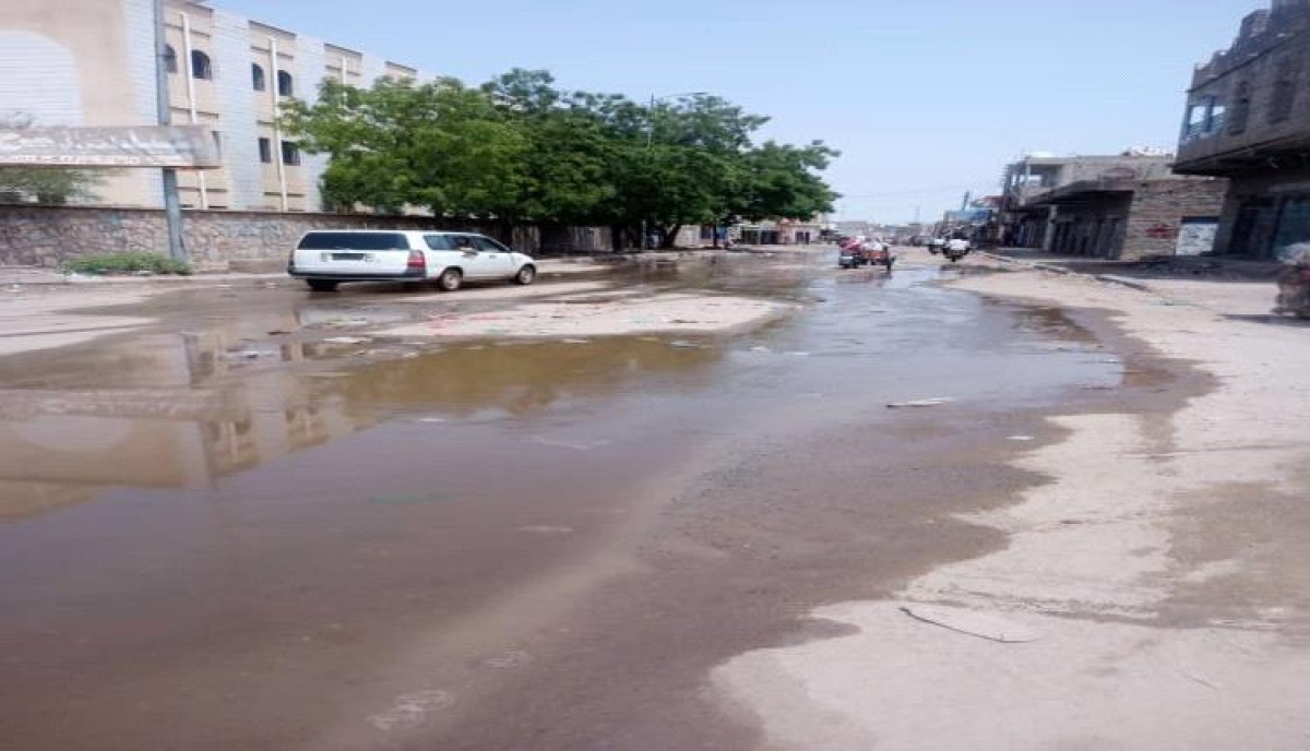 Abyan: Sewage water floods the main street in the city of Lawdar