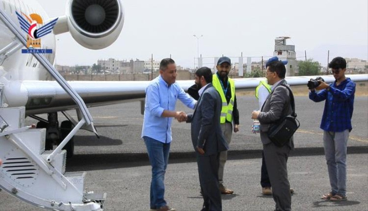 The Houthi delegation leaves Sanaa to participate in the Muscat negotiations