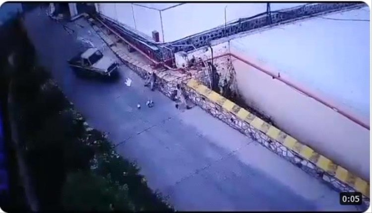 After being spotted...a Houthi truck driver runs over a citizen in Taiz (video)