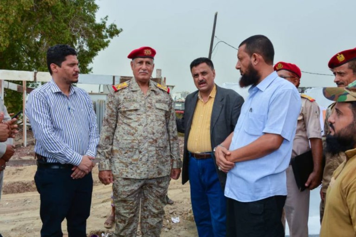 Laying the foundation stone for a number of medical projects at Aboud Military Hospital in the capital, Aden