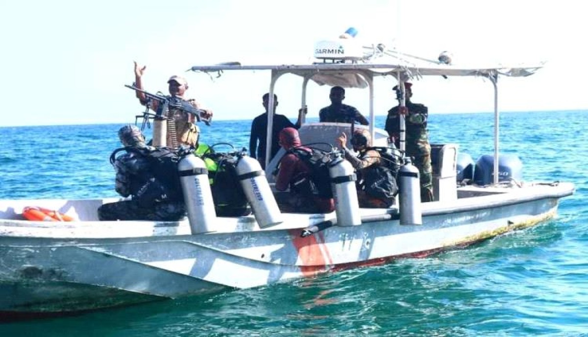 The Coast Guard in Hadhramaut continues its security plan for the town’s season and saves a young man from a drowning accident in Al-Shihr