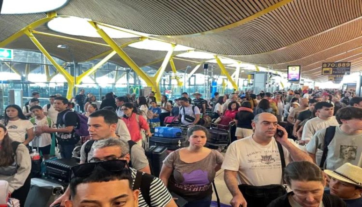 Paralysis afflicts the world after a technical failure struck airports and the media