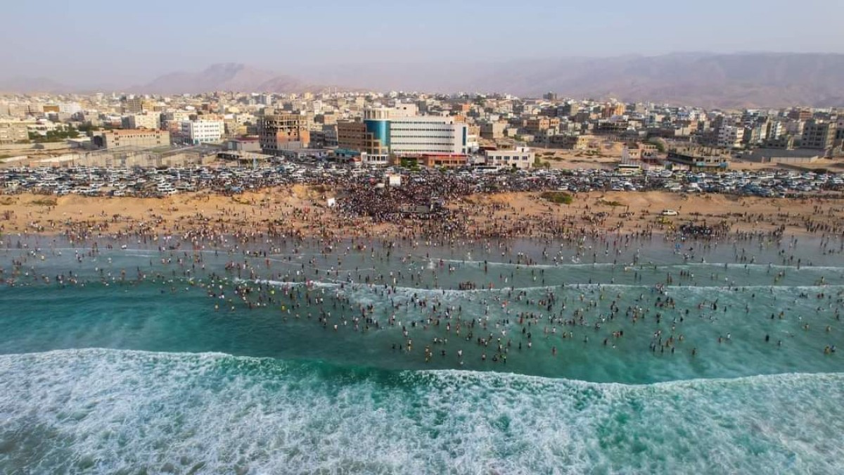 The Commander of the Coast Guard in Hadhramaut praises the efforts to secure the beaches during the town’s star season