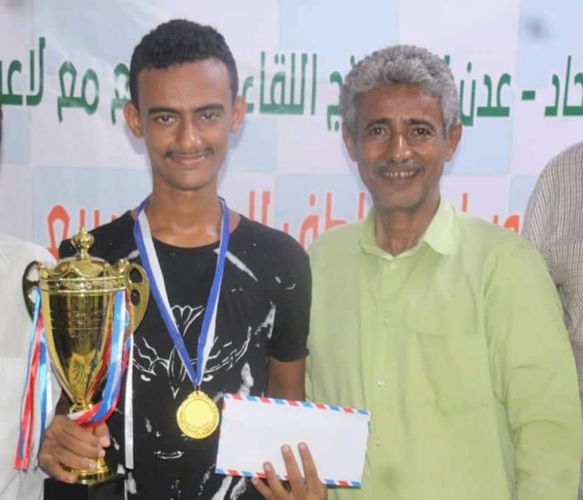 Walid Al-Amari is crowned champion at the conclusion of the refresher chess tournament in Aden