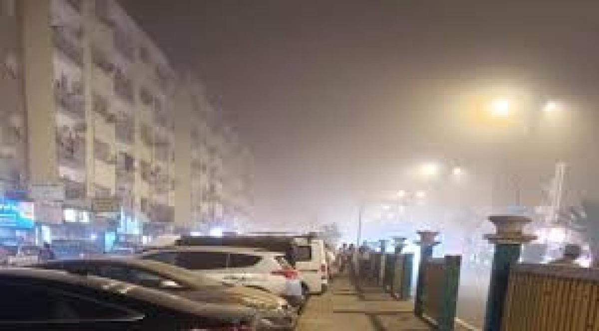 A sandstorm hits Aden and raises fine dust