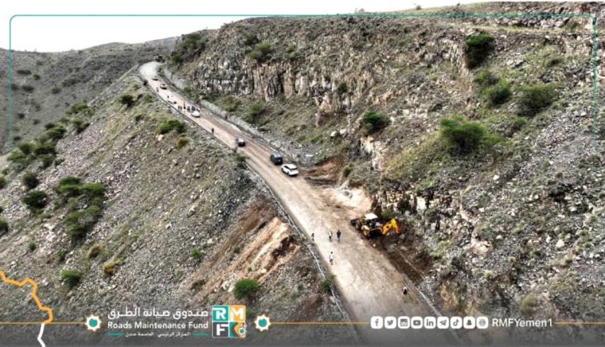 الماس يتفقد سير الأعمال بمشروع طريق العر المحاجي في يافع