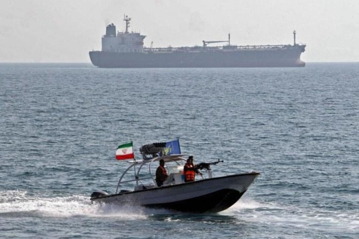 Iran talks about seizing a tanker loaded with "smuggled" oil