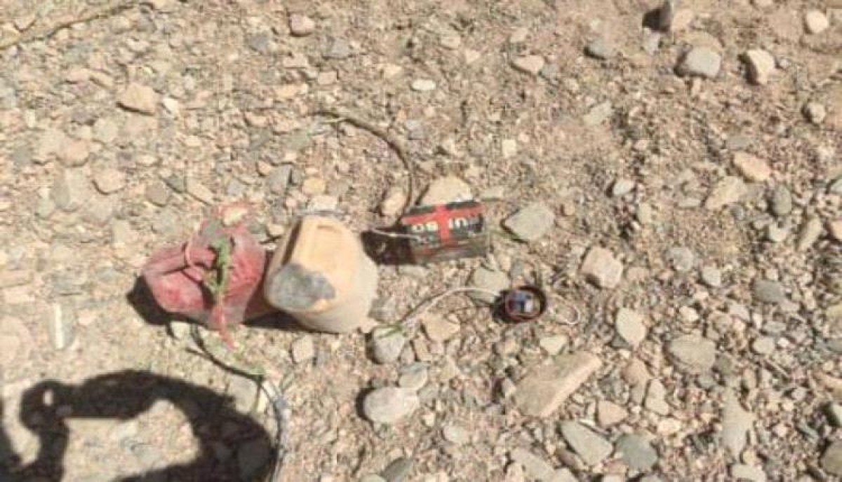 Dismantling explosive devices in Al-Musannah in Shabwa