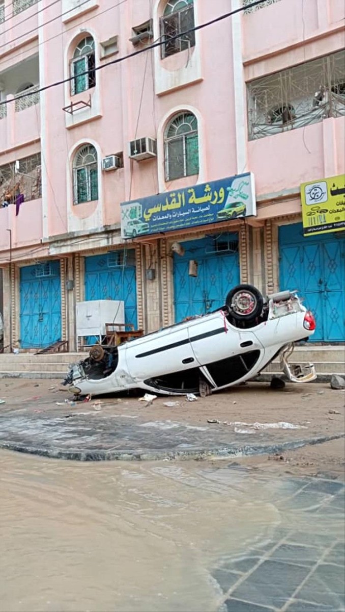 See the pictures...the floods that swept the streets of Mukalla