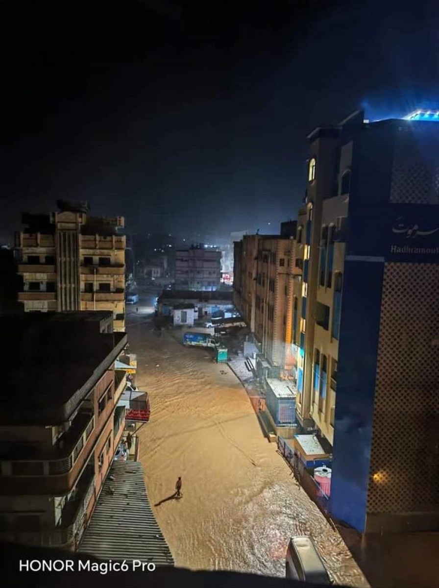 See the pictures...the floods that swept the streets of Mukalla