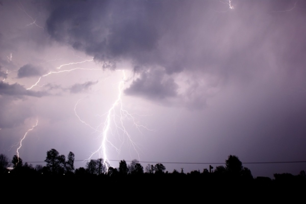 Including Aden.. Meteorology warns of thunderstorms and rain that several governorates will witness within 48 hours