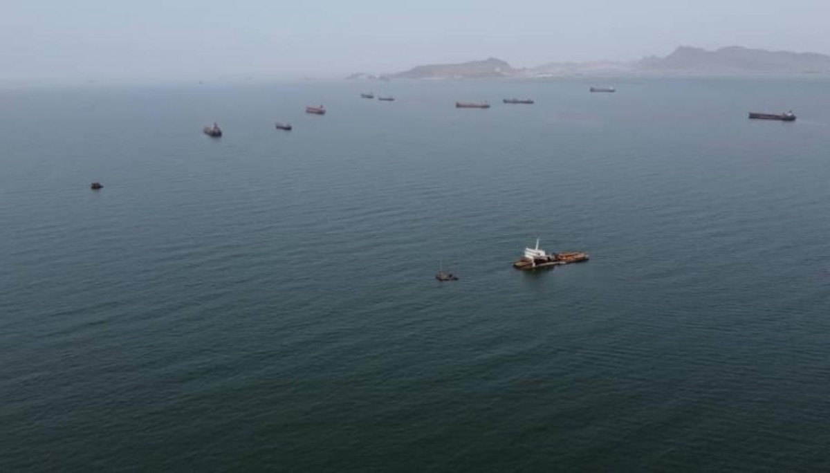 Aden Ports: 13 dilapidated ships abandoned by their owners, and we are surprised that efforts to get rid of the disaster are ignored