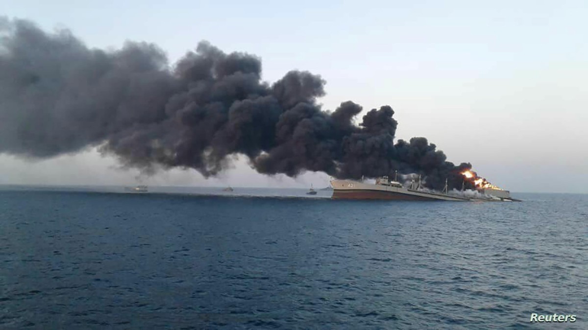 Urgent.. 3 fires broke out in an oil tanker attacked by the Houthis off Bab al-Mandab