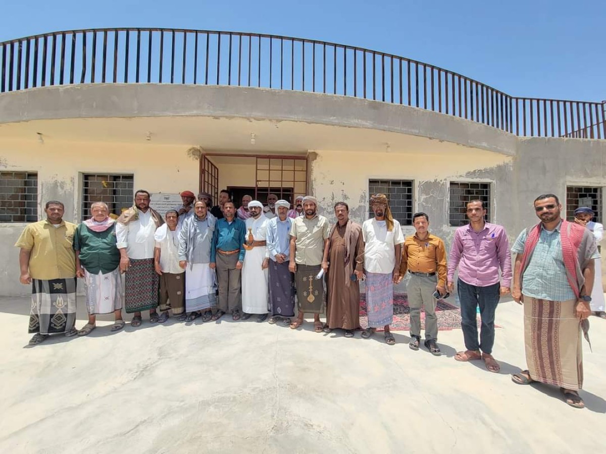 The Director General of Shibam District witnesses the handover of the site of the Al-Ettifaq Club Stadium facilities project in Al-Houta to the implementing agency