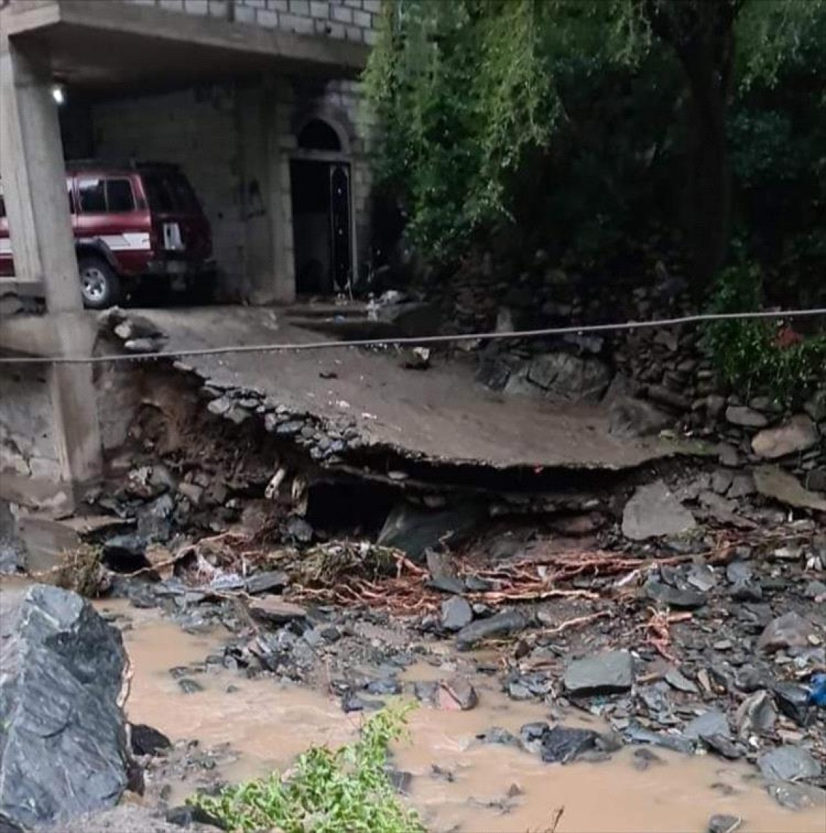 Rain and torrential rains in some areas of Yafa, causing major damage and losses