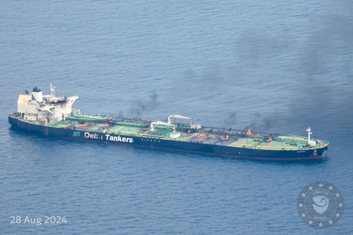 Aspides: The fire continues in the "Sounion" oil tanker, and there is no oil leakage - pictures