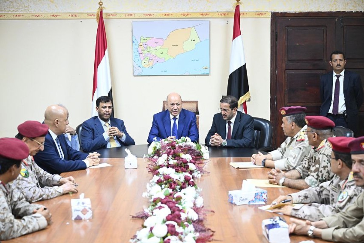 The Chairman of the Presidential Command Council holds a security meeting and inspects the fighting fronts in Taiz