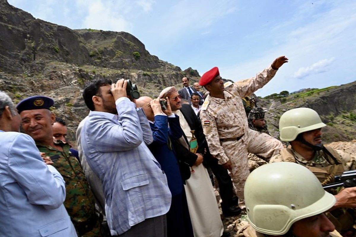 The Chairman of the Presidential Command Council holds a security meeting and inspects the fighting fronts in Taiz