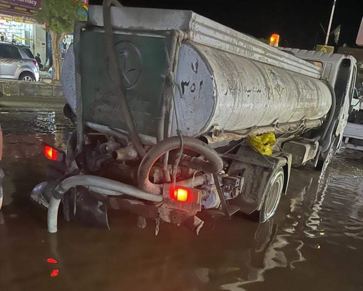 Continuing to pump rainwater from the streets and residential neighborhoods of Al-Buraiqa District