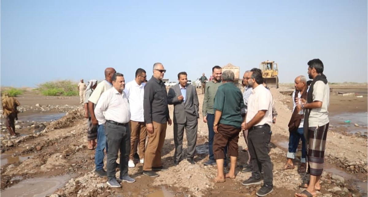 Engineer Almas and the Governor of Abyan inaugurate the work of opening the Wadi Bena Bridge road in Zanzibar