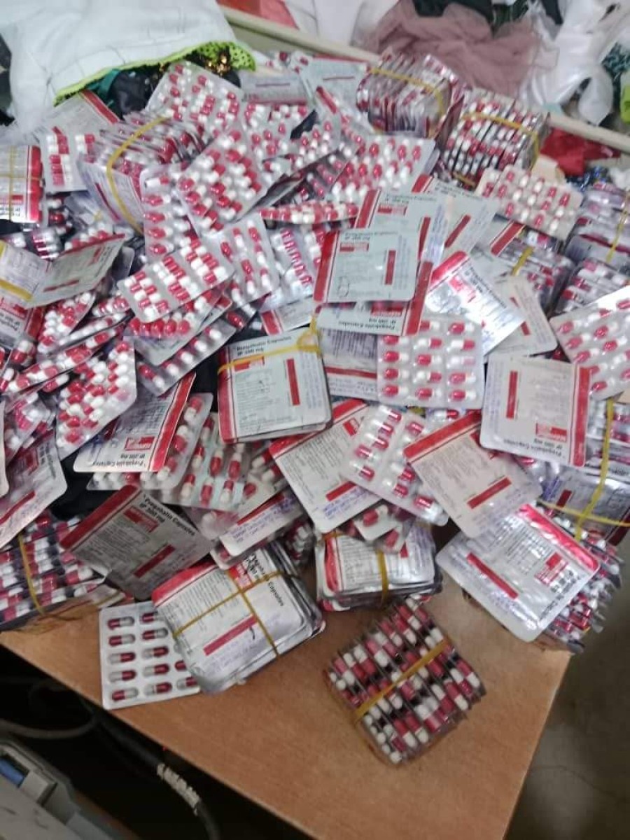 Customs seizes a shipment of prohibited medicines at the deposit port