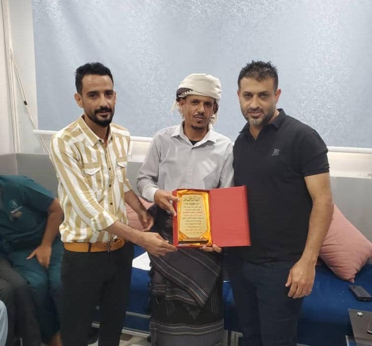 Brigadier General Al-Mashushi honors Dr. Al-Kumaiti for his outstanding efforts in treating the wounded of the First Brigade of Support and Support