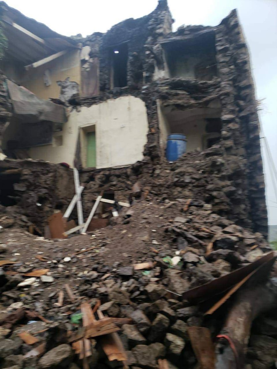 A tragedy demolishes a house in the Yemeni countryside of Ibb, causing casualties - pictures