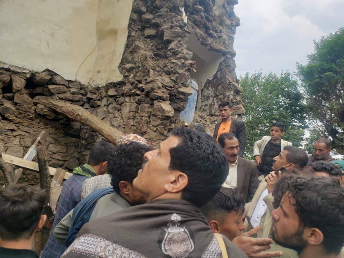 A tragedy demolishes a house in the Yemeni countryside of Ibb, causing casualties - pictures