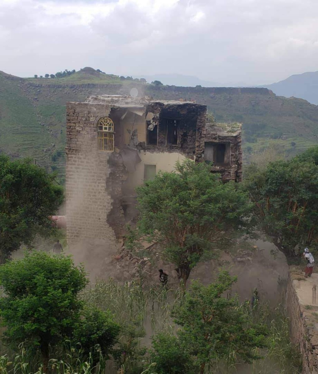 A tragedy demolishes a house in the Yemeni countryside of Ibb, causing casualties - pictures