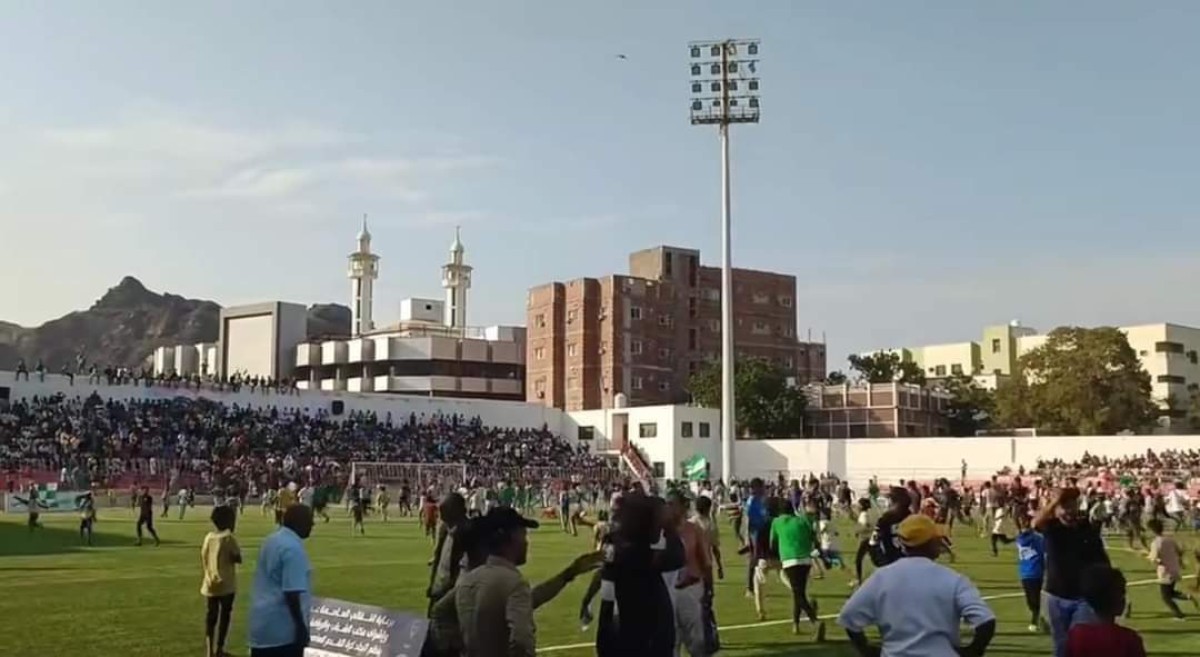 Chaos and clashes between fans at Al-Hubaishi Stadium in Aden - Pictures