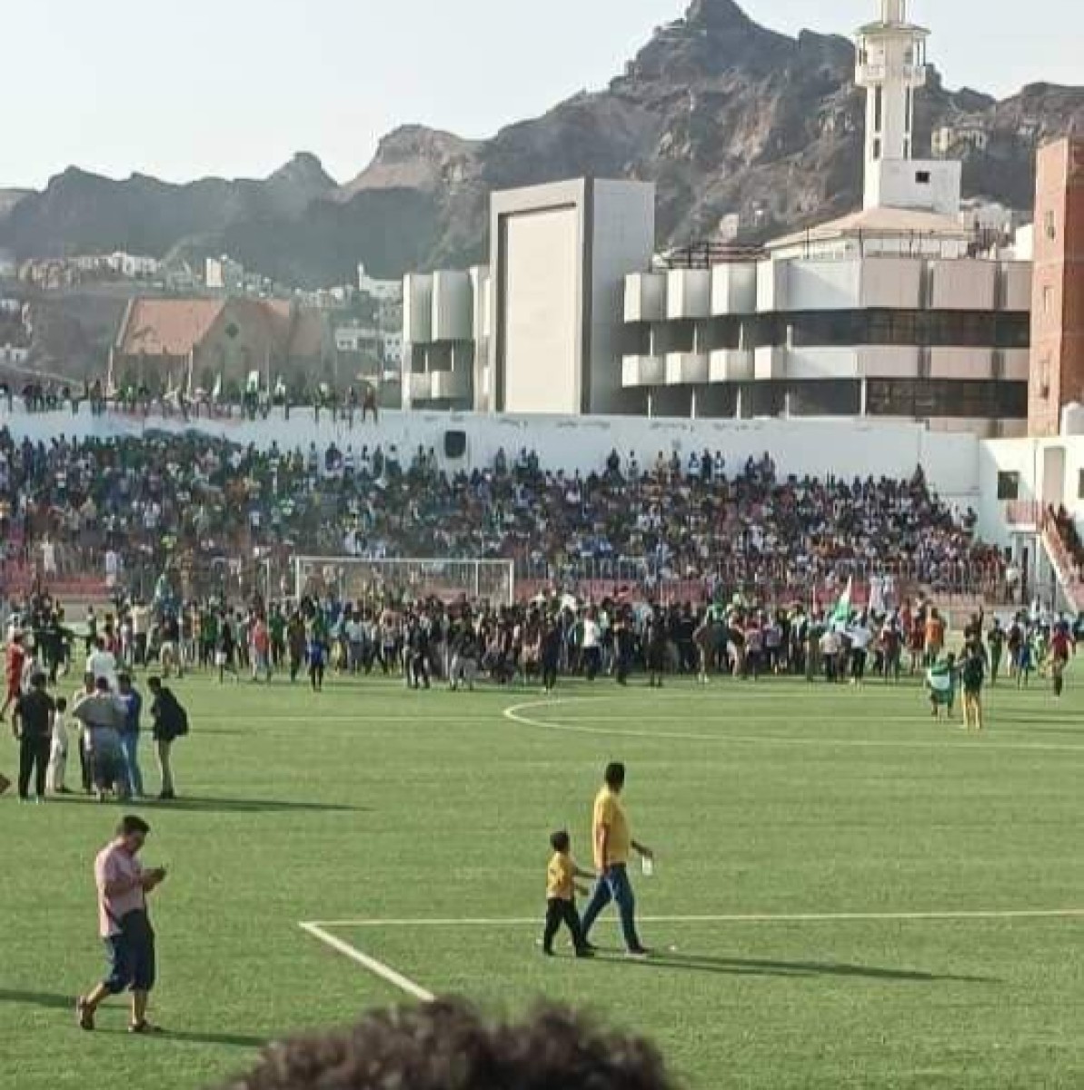 Chaos and clashes between fans at Al-Hubaishi Stadium in Aden - Pictures