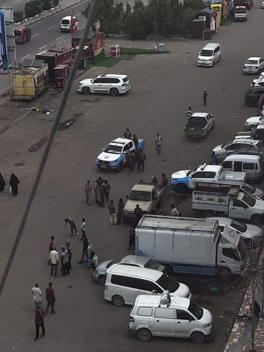 Mansoura police remove fast food carts in front of Hejaz Market