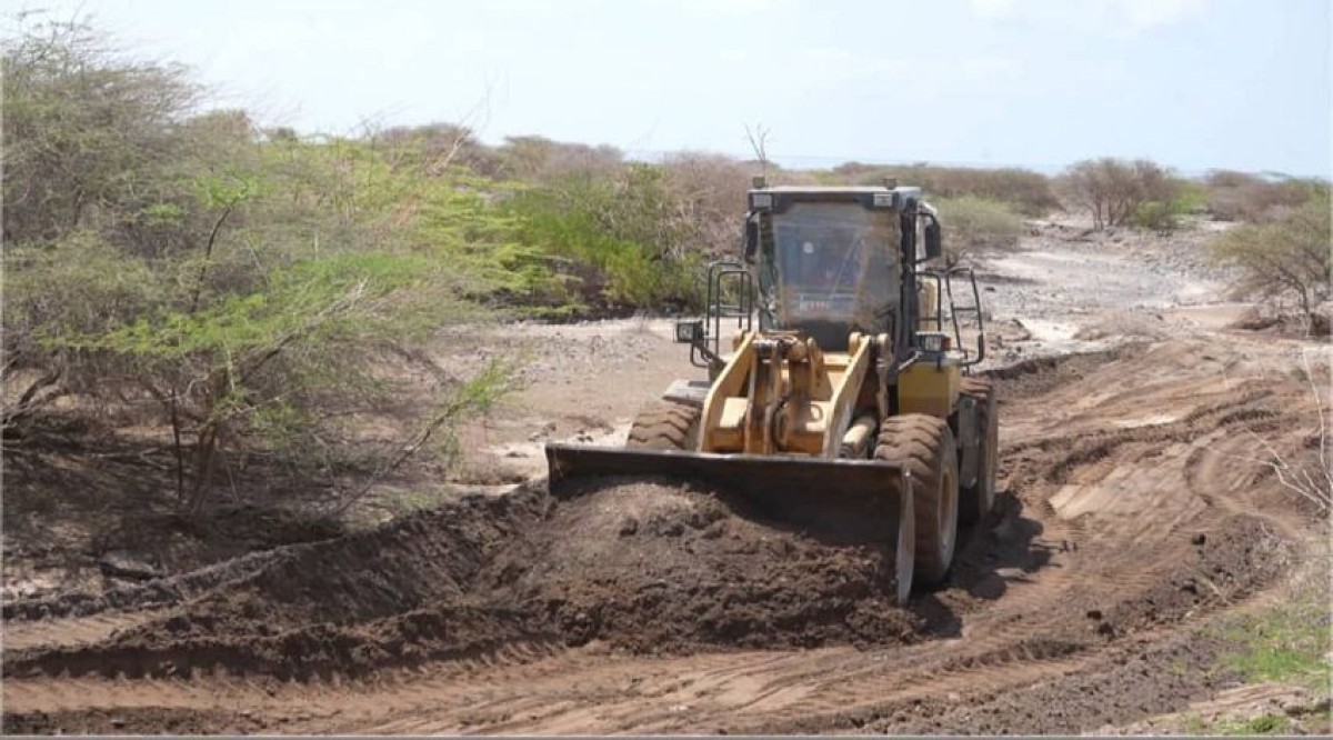 A technical team inspects the repair of flood damage on the Shuqra-Ahour road in Abyan