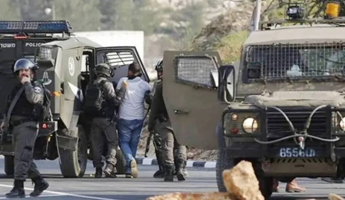 Massive Israeli arrests in the West Bank, including children and a journalist