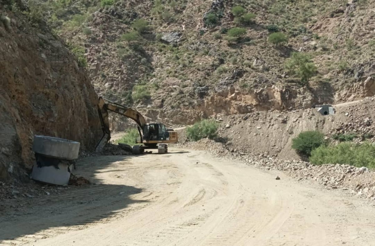 Near completion of the road bed layer work for the Aqabat Khalq Road project in Lahj