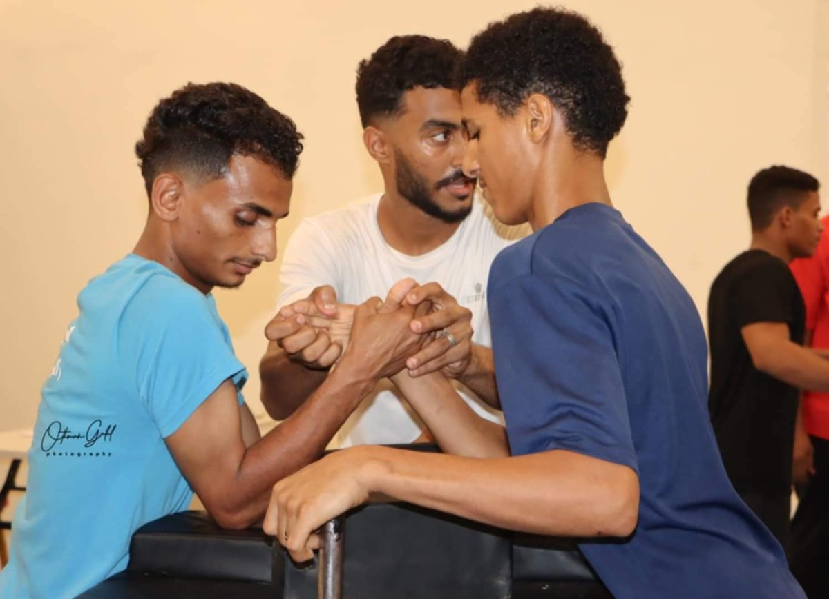 Strong competitions in the “Al-Rast” arm wrestling tournament for the provincial champions