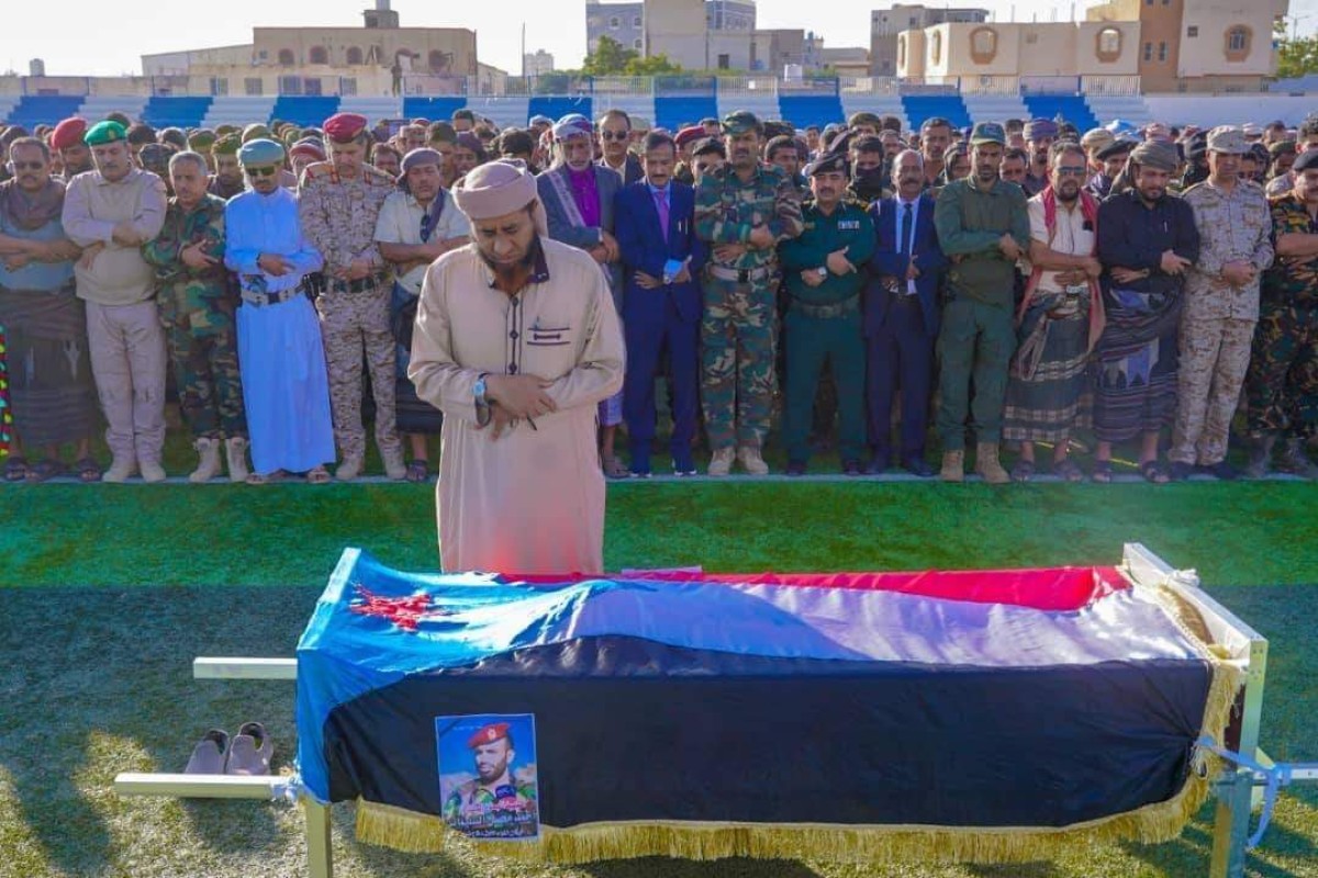 Shabwa.. A solemn funeral for the body of the martyr of duty, Lieutenant Colonel Ahmed Al-Sulaimani