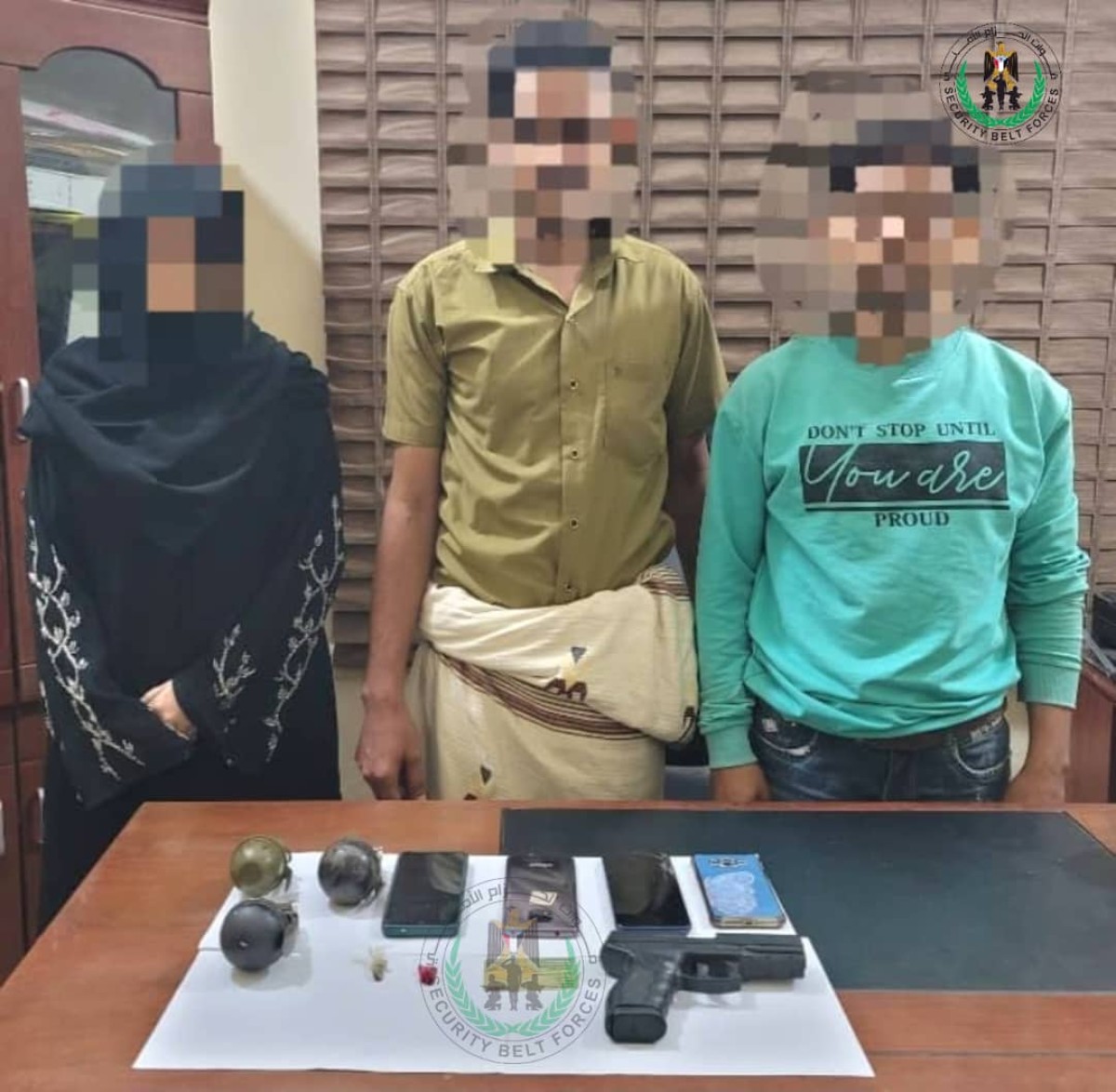 Among them is a girl.. A gang was arrested in possession of hashish and weapons in one of Sheikh Othman’s homes