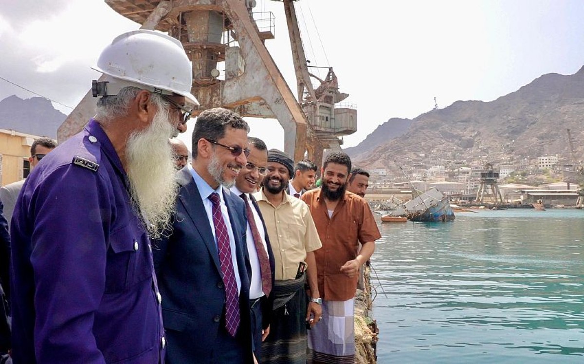 10 ships recovered.. Bin Mubarak inspects the progress of rehabilitation work at the fishing port in preparation for its operation