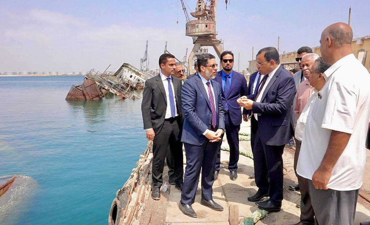 10 ships recovered.. Bin Mubarak inspects the progress of rehabilitation work at the fishing port in preparation for its operation